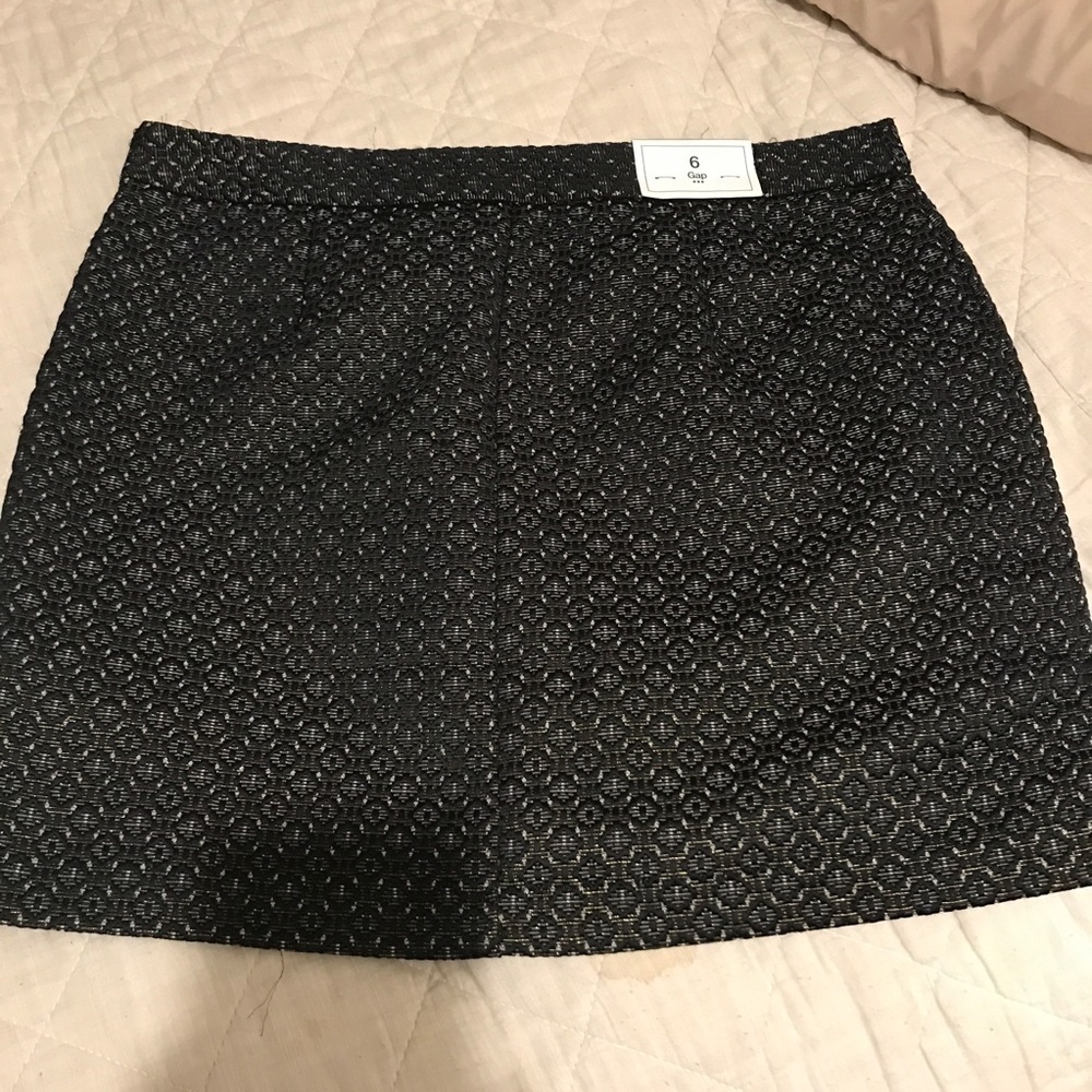 🌺GAP Patterned Mini Skirt - Picture 2 of 6